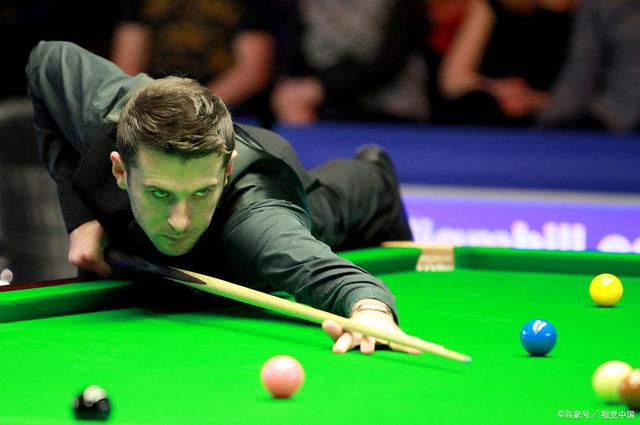 曼联与纽卡斯尔的比赛中，红魔0-2失利，卡塞米罗错失良机.