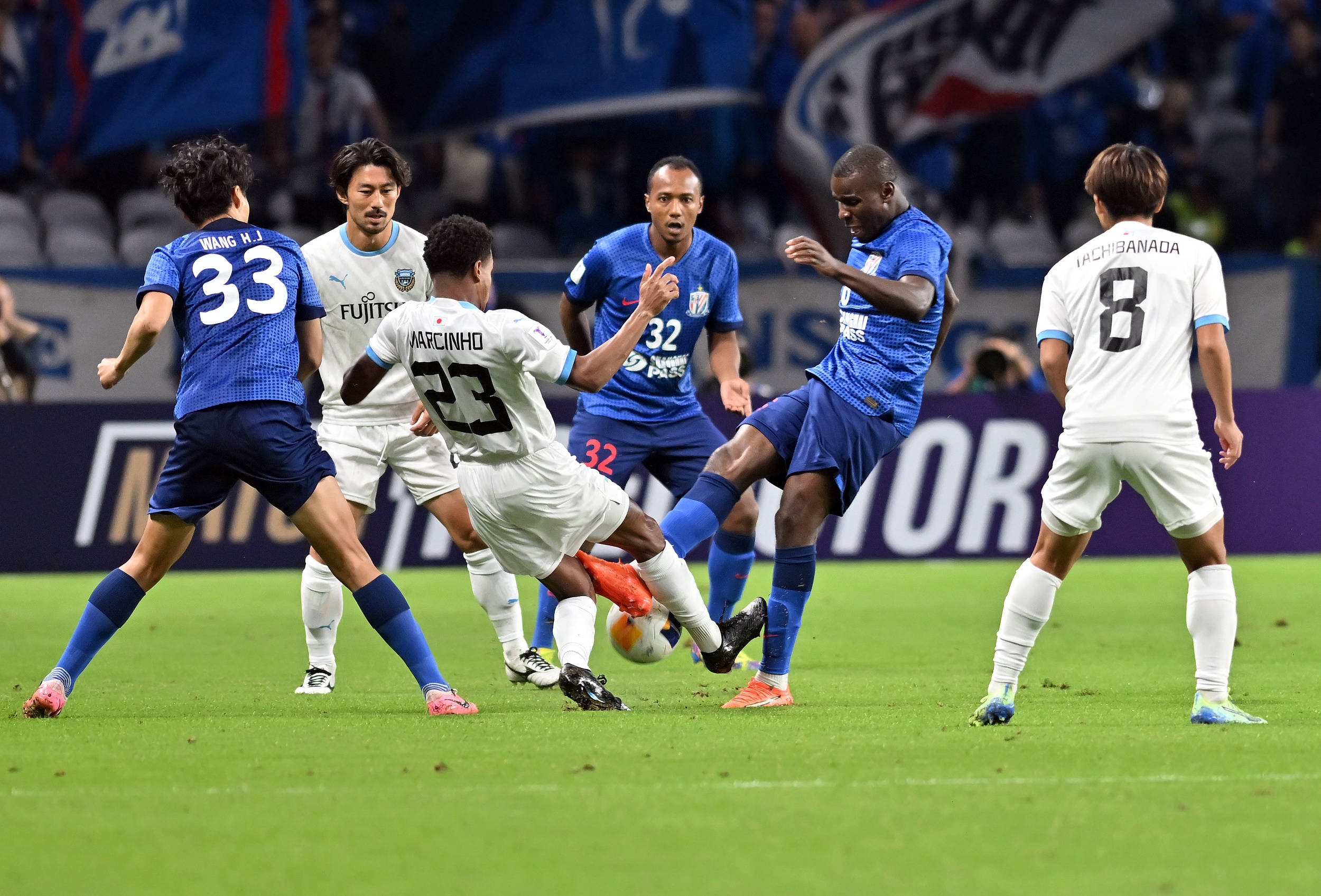 图片报:多特方面向吉滕斯保证,只要有合适报价就会放他离队.