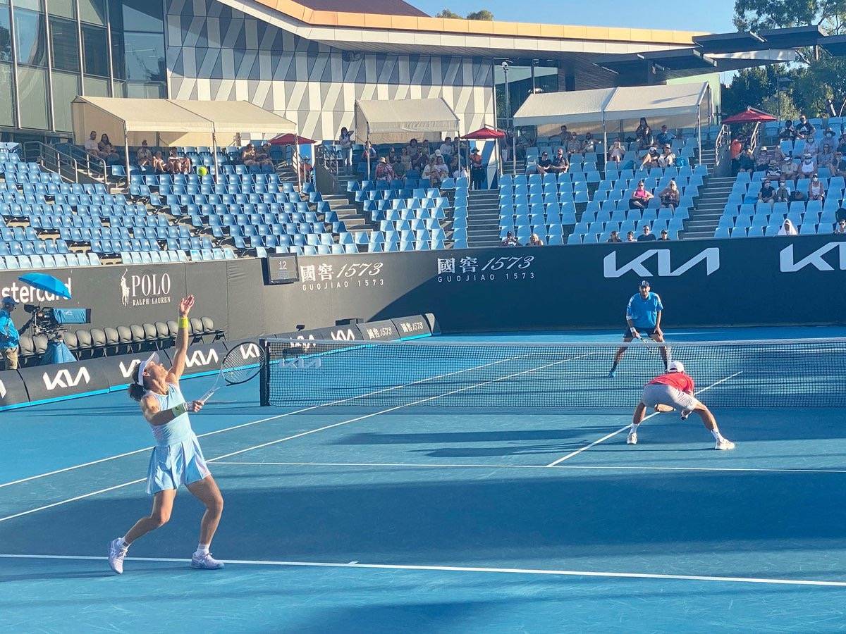 至少三人具 至少三人具